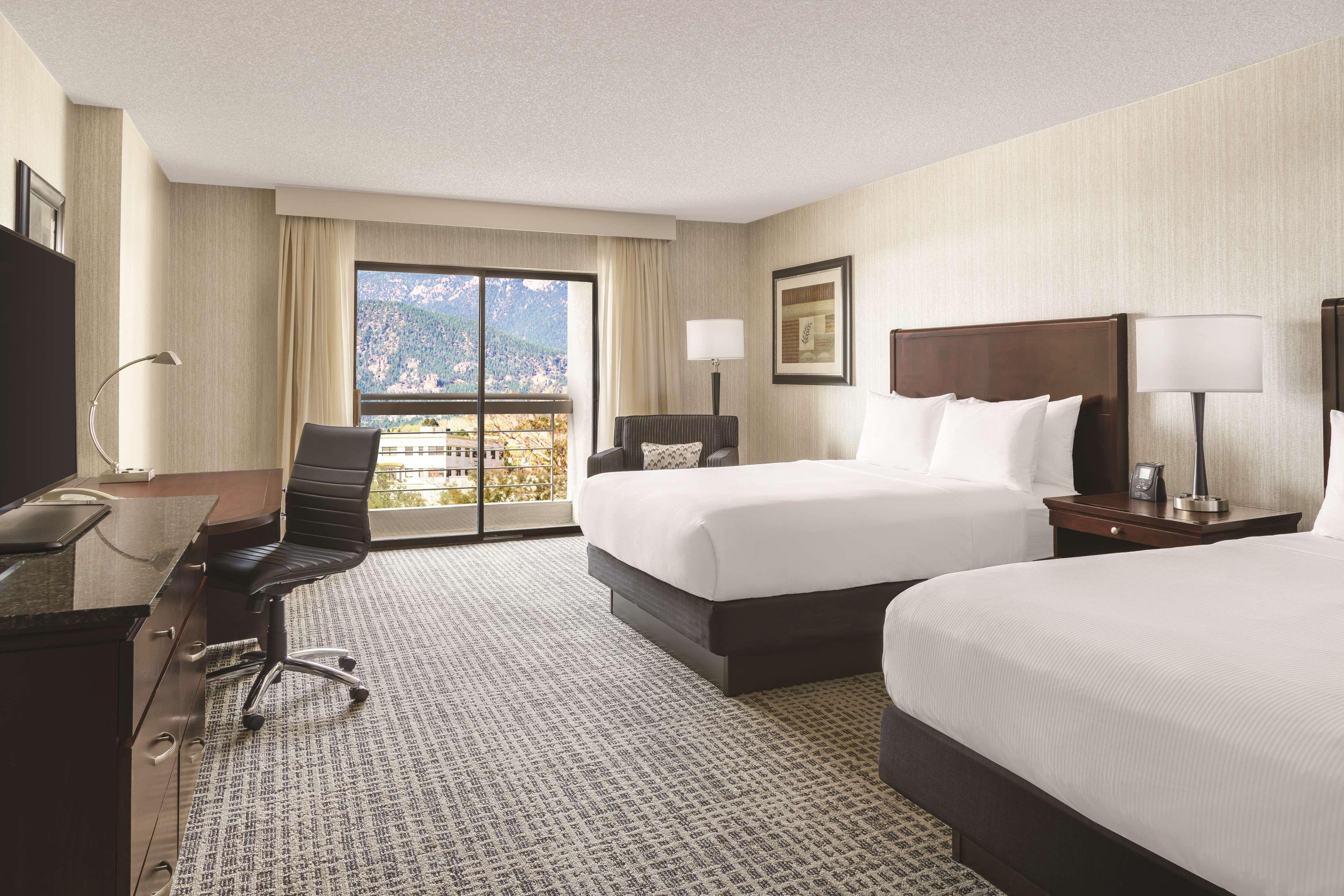 Doubletree By Hilton Colorado Springs Hotel Eksteriør billede