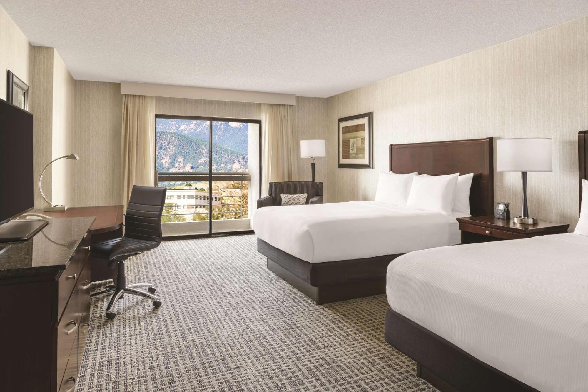 Doubletree By Hilton Colorado Springs Hotel Eksteriør billede